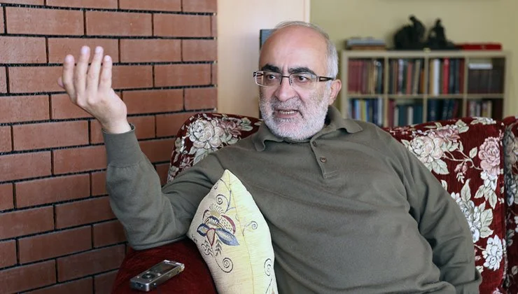 Reha Çamuroğlu; “Tarih bilim değildir; edebiyatın bir türüdür”